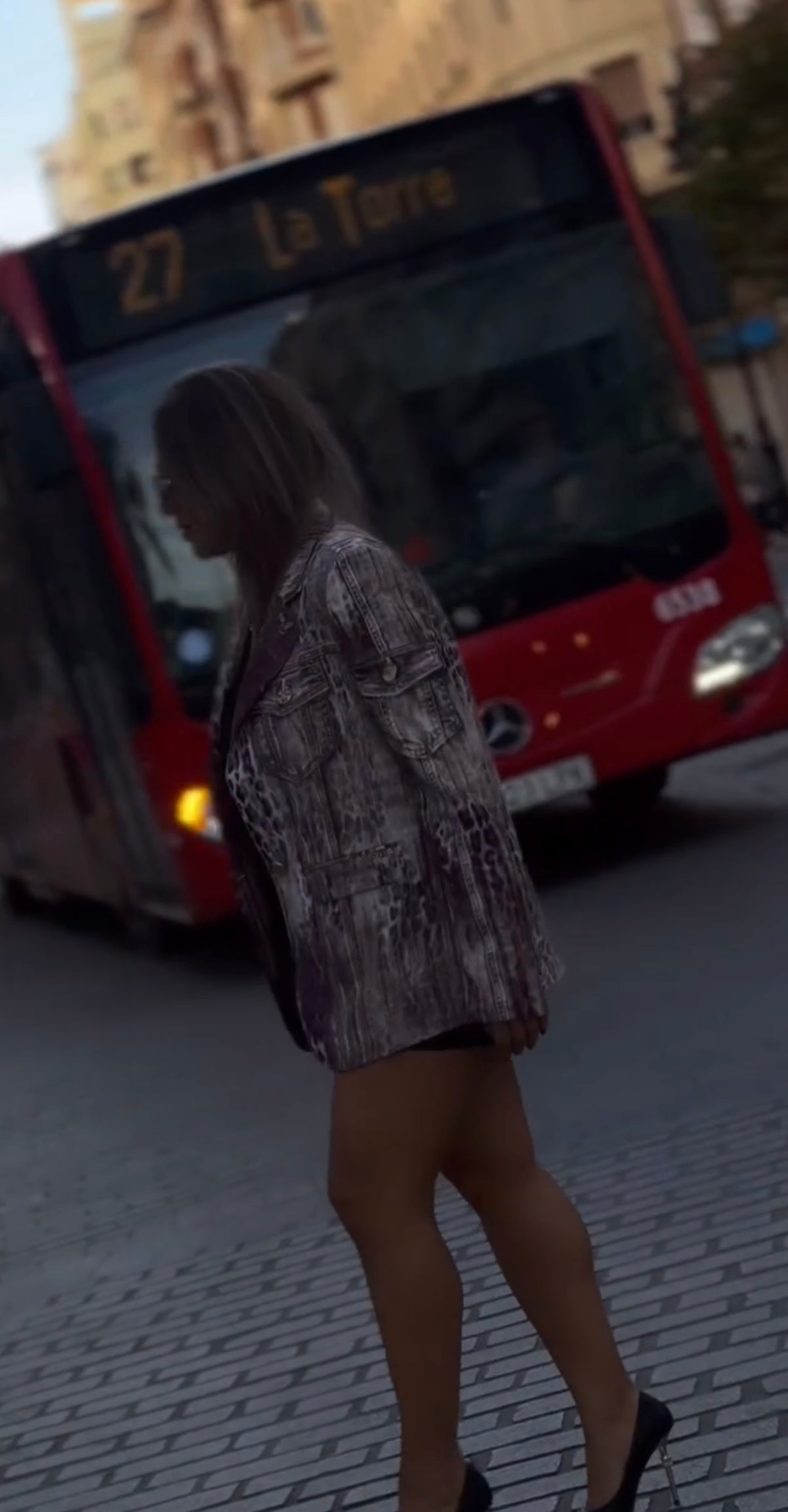 Chaqueta estampado animal print con efecto denim