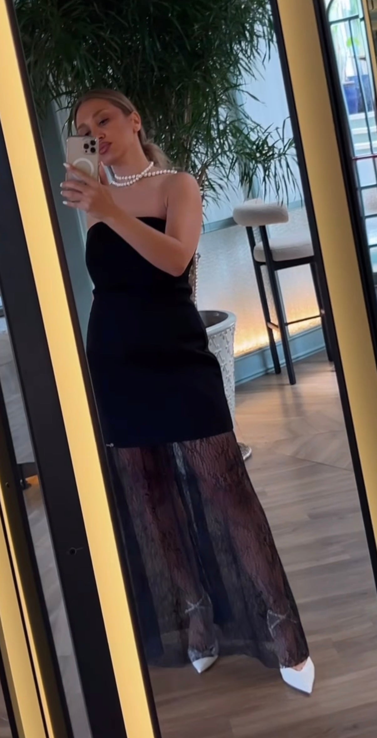 Vestido corsé con falda transparente