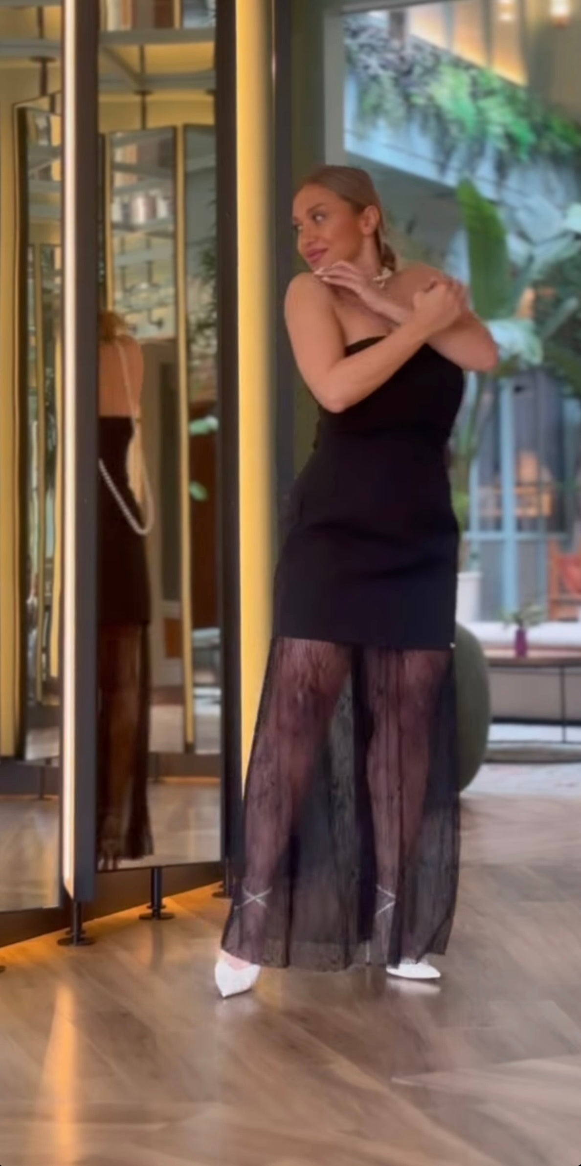 Vestido corsé con falda transparente