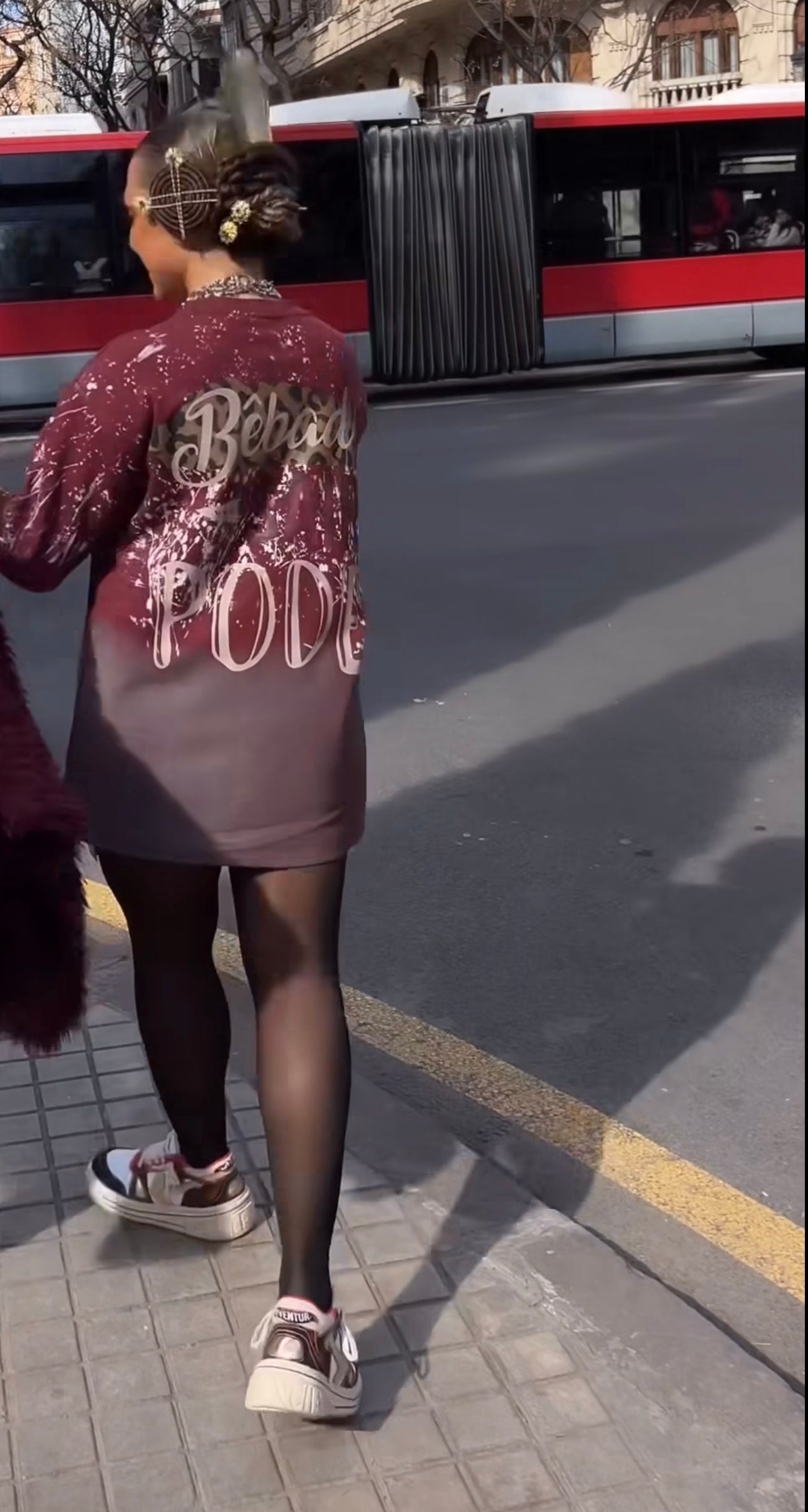 Camiseta burdeos Oversize “Bêbado pode”