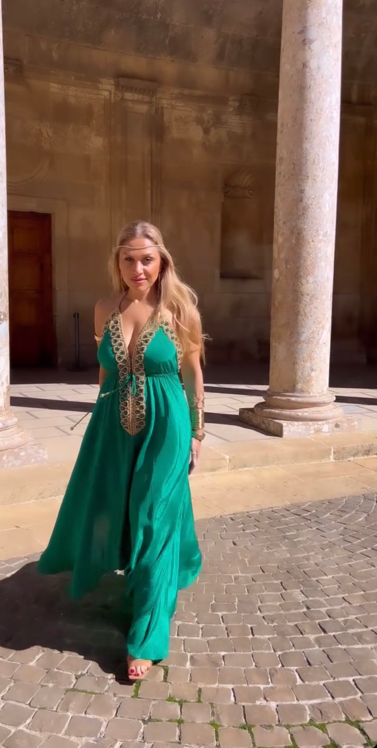 Vestido verde esmeralda espalda descubierta