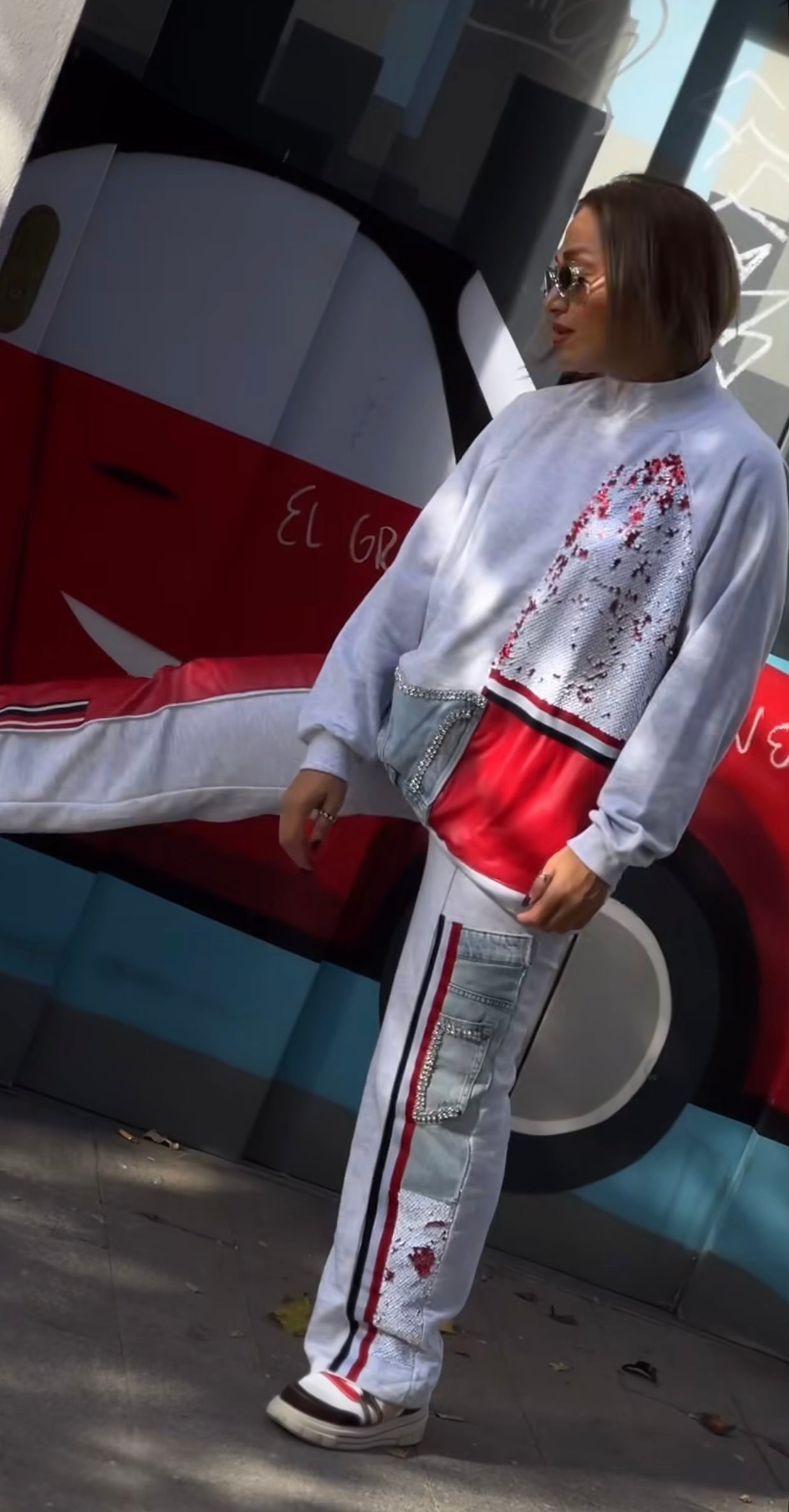 Conjunto Chandal con toques denim y rojo