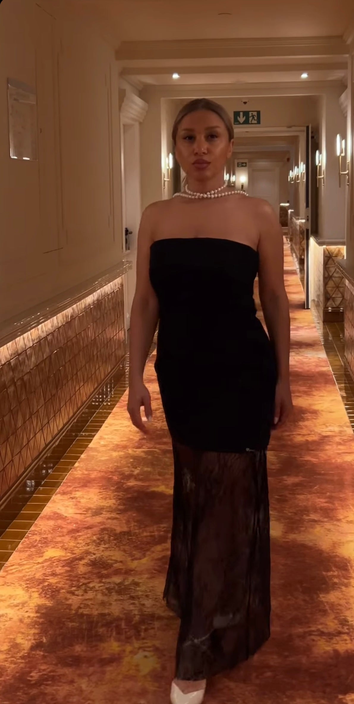 Vestido corsé con falda transparente