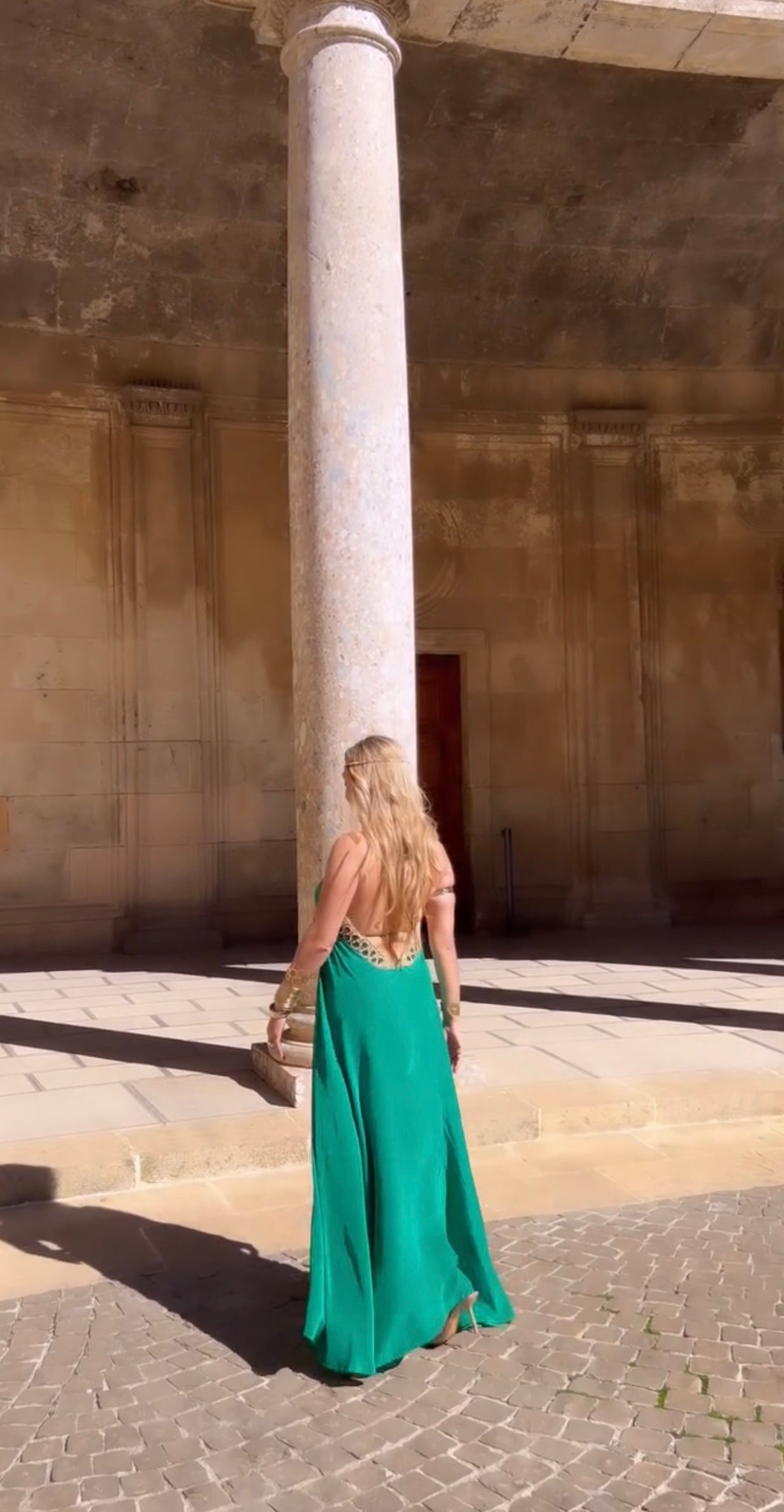 Vestido verde esmeralda espalda descubierta