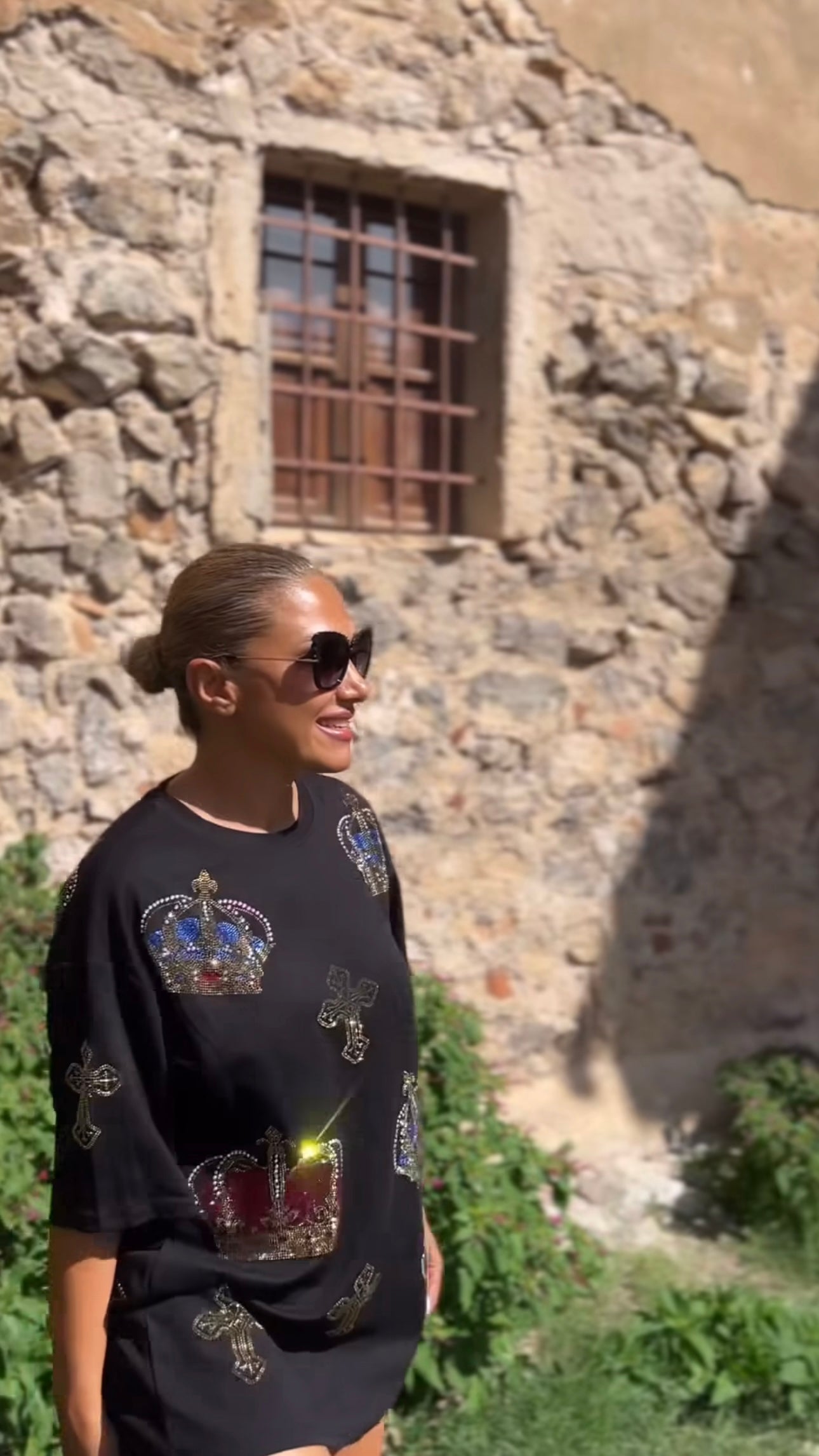 Camiseta Oversize coronas con brillos