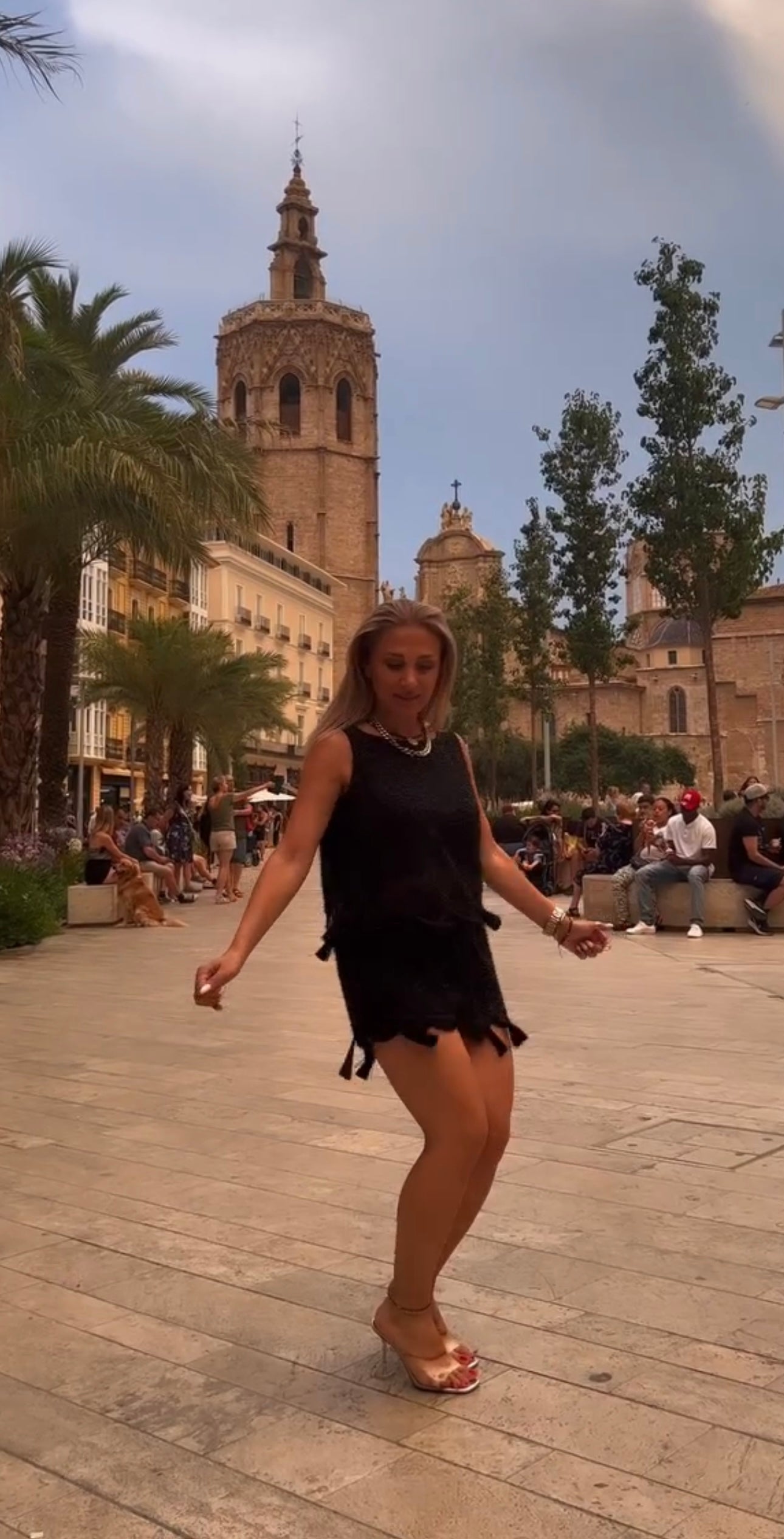 Conjunto negro con volantes