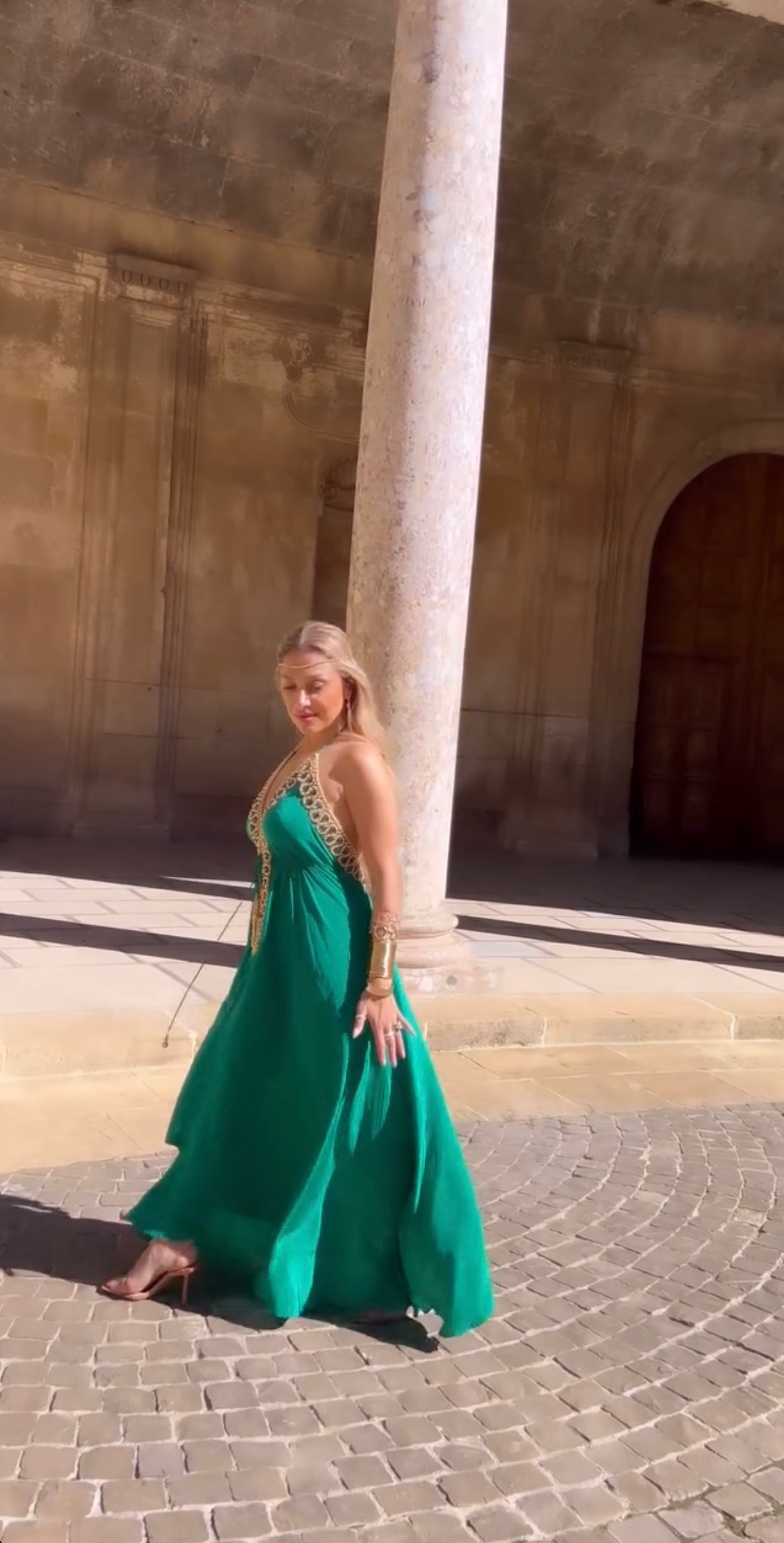 Vestido verde esmeralda espalda descubierta