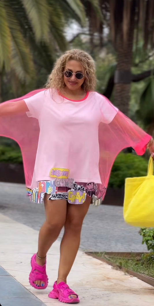 Camiseta blanca con malla rosa