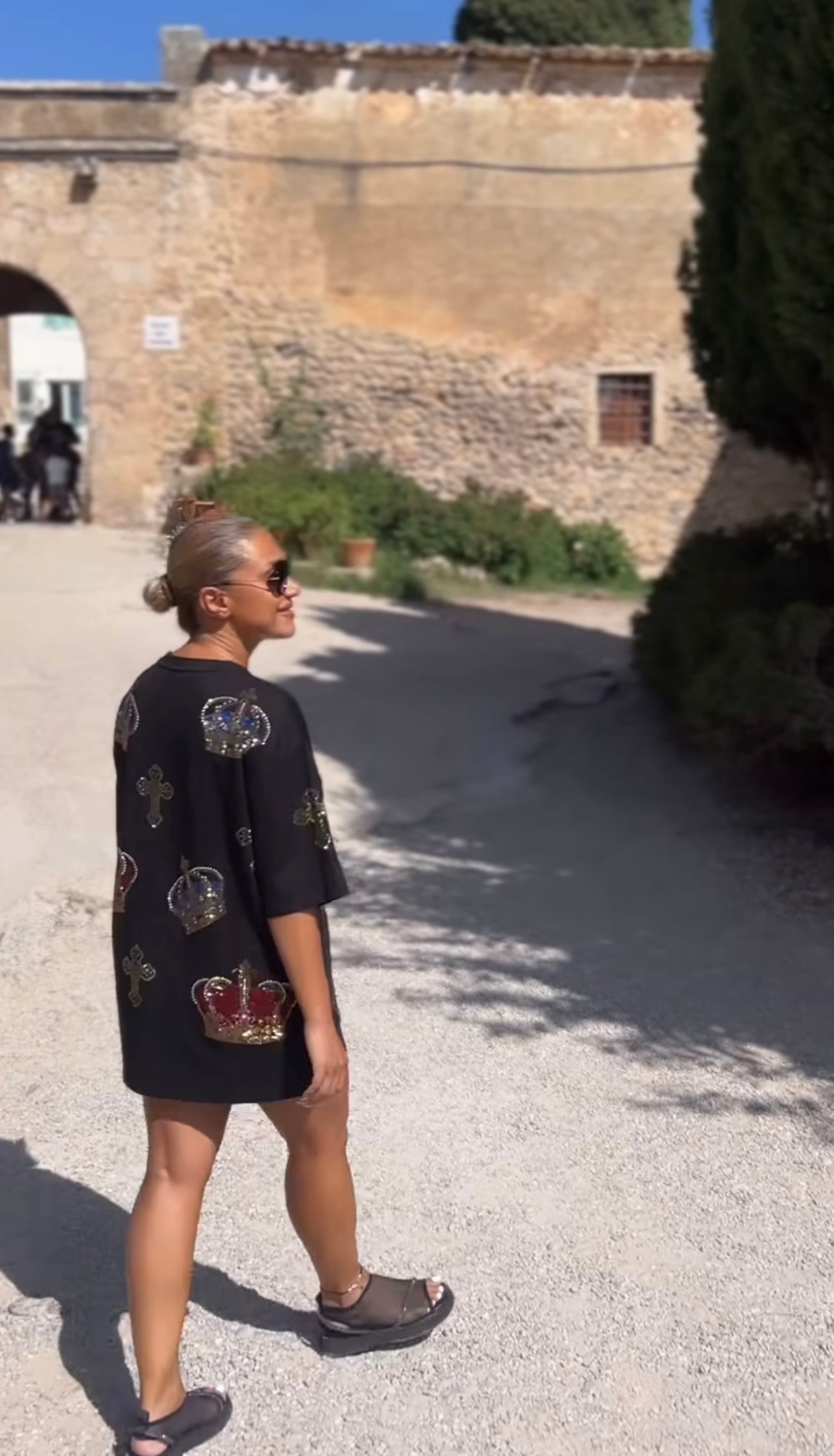 Camiseta Oversize coronas con brillos