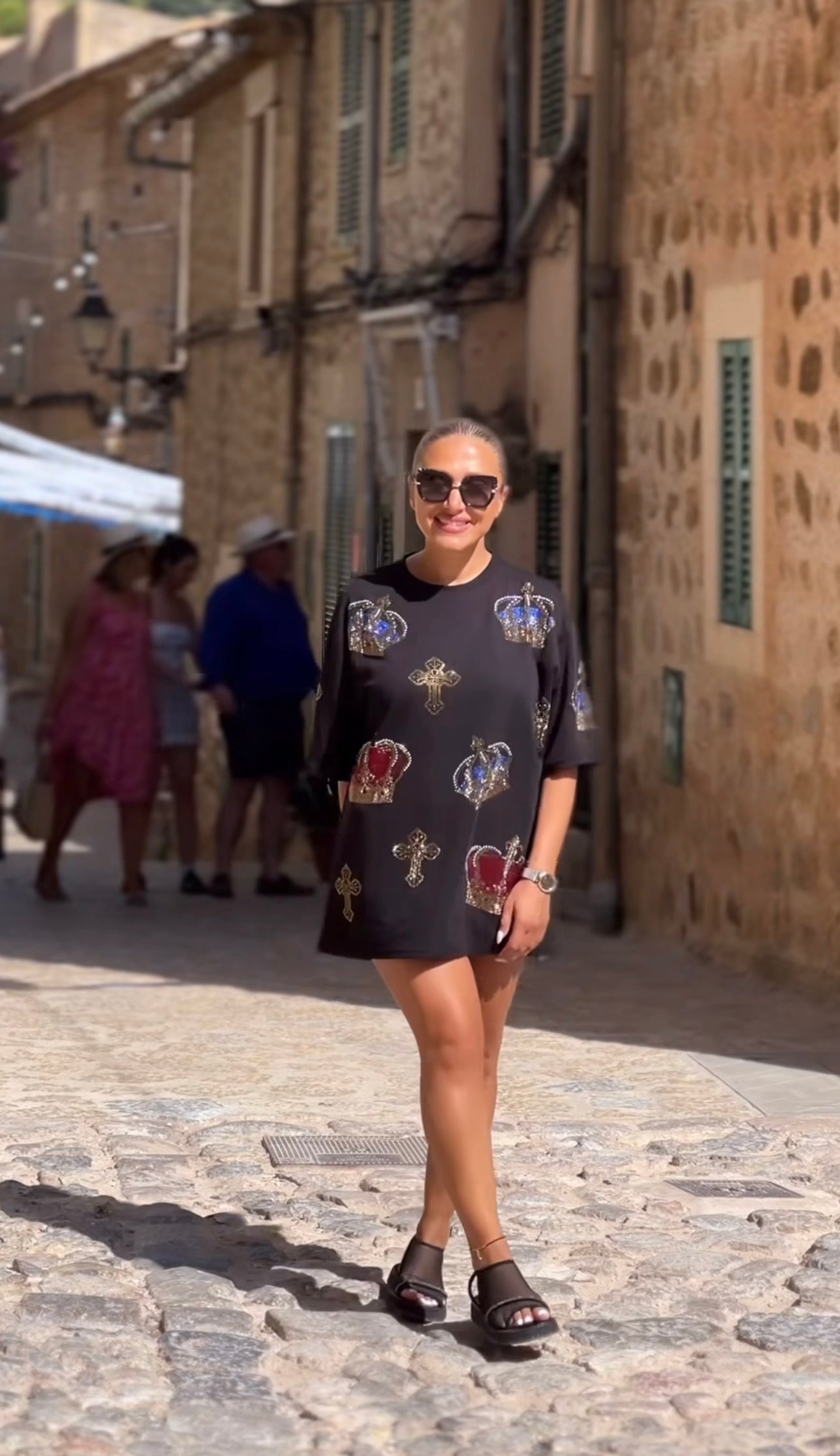 Camiseta Oversize coronas con brillos