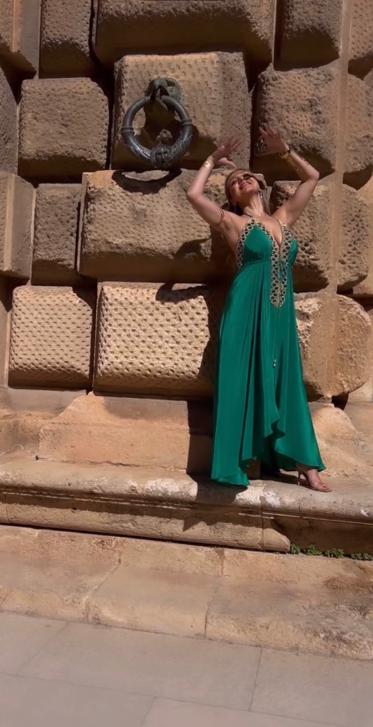 Vestido verde esmeralda espalda descubierta