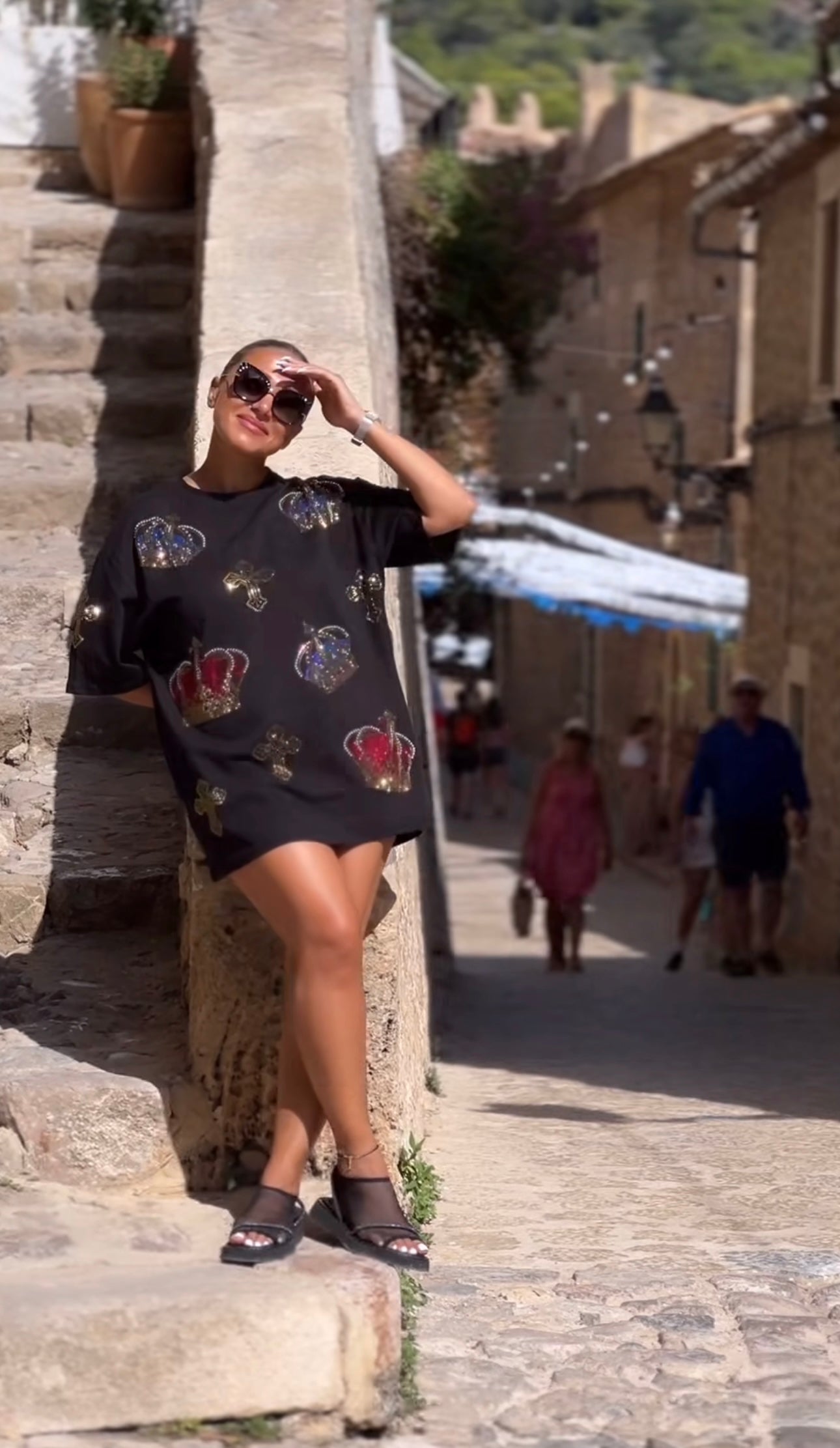 Camiseta Oversize coronas con brillos